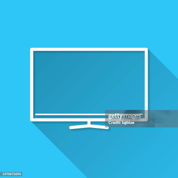 illustrations, cliparts, dessins animés et icônes de télé. icône sur fond bleu - flat design with long shadow - téléviseur lcd