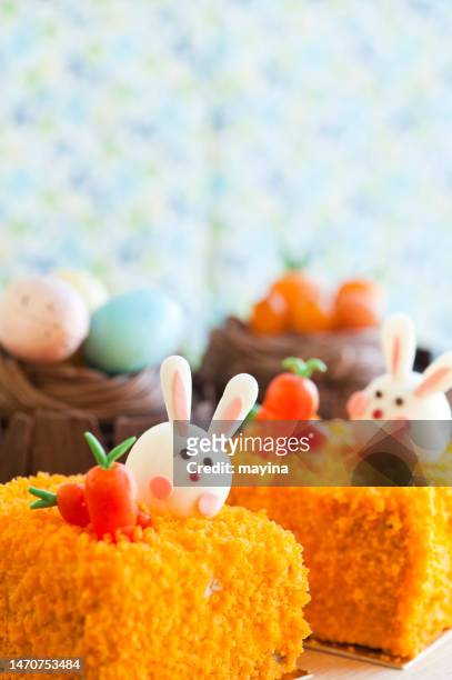 carrot cake ready for easter - easter cake bildbanksfoton och bilder