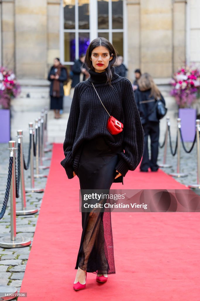 sara-sampaio-wears-black-turtleneck-red-bag-heels-roger-vivier-at-maison-de-lam%C3%A9rique-latine.jpg