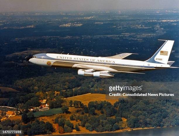 Ariel view of Air Force One in flight over Fairfax County, Virginia, September 30, 1977. Visible on the ground below is Mount Vernon, the home of US...