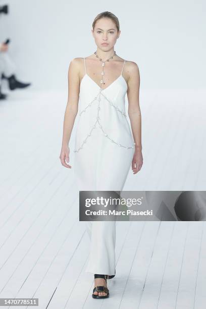 Lila Moss walks the runway during the Chloé Womenswear Fall Winter 2023-2024 show as part of Paris Fashion Week on March 02, 2023 in Paris, France.