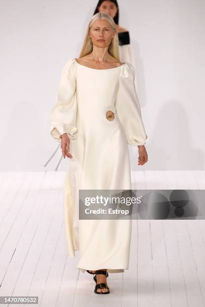 Model walks the runway during the Chloé Womenswear Fall Winter 2023-2024 show as part of Paris Fashion Week on March 2, 2023 in Paris, France.