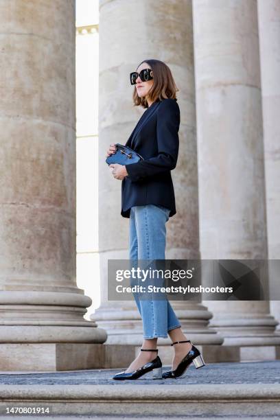 Influencer and style icon Annette Weber, wearing a black blazer by Boss, blue Jeans by Riani, jewelry by Ole Lynggaard, a black varnish bag by Paris...