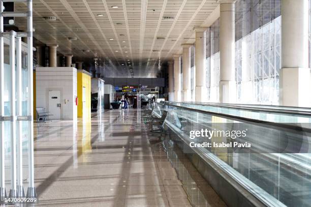 empty airport terminal waiting area - airport terminal stock pictures, royalty-free photos & images