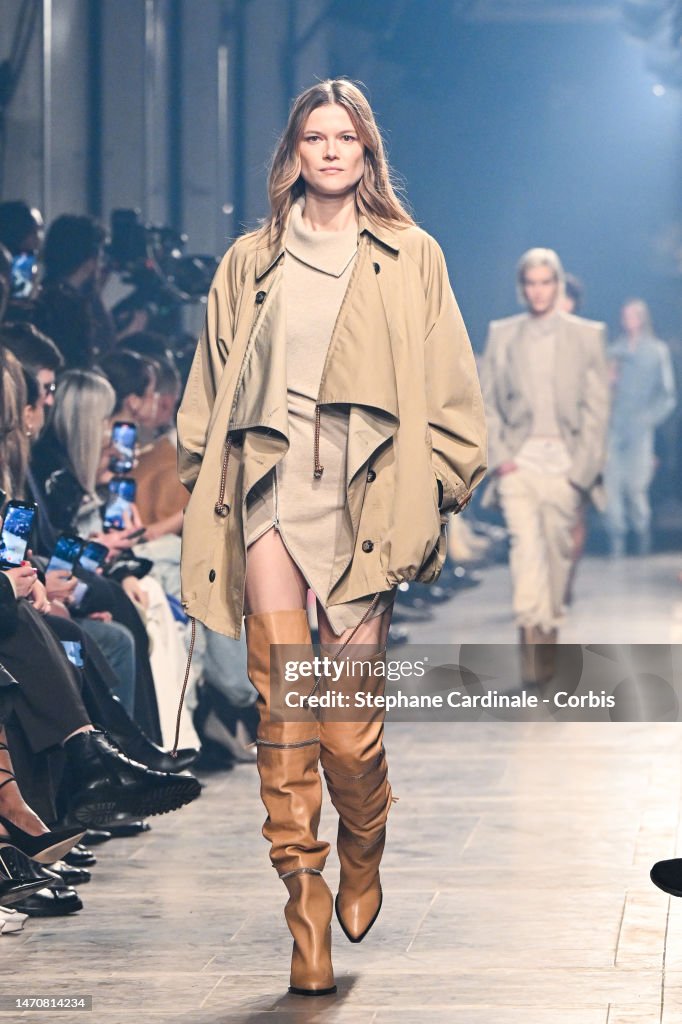 kasia-struss-walks-the-runway-during-the-isabel-marant-womenswear-fall-winter-2023-2024-show.jpg