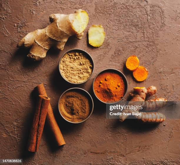 diversité des épices - curcuma photos et images de collection