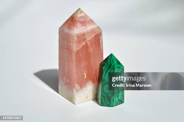 malachite crystal and pink rose calcite tower - malaquita fotografías e imágenes de stock