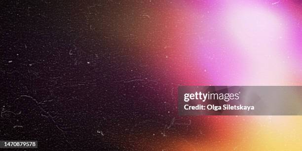 film glare, noise and scratches on a black background - rolo de filme imagens e fotografias de stock