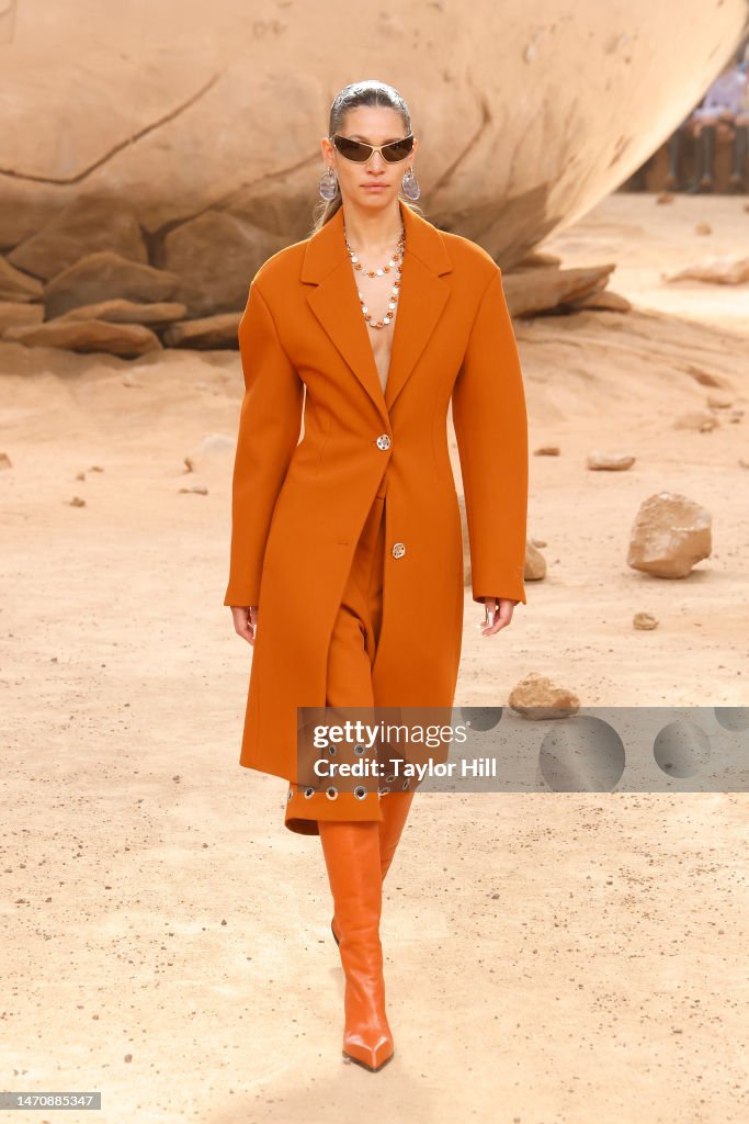 Off-White : Runway - Paris Fashion Week - Womenswear Fall Winter 2023-2024