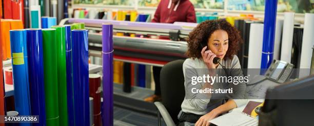 vinyl signage business owner - computer printing stock pictures, royalty-free photos & images