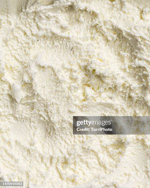 full frame texture background of white vanilla ice cream - vanille photos et images de collection