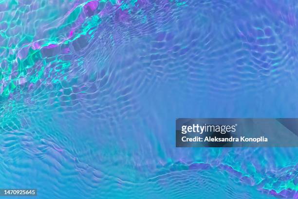 ethereal bright holographic blue, purple,  pink, turquoise, mint green transparent water surface texture with ripples, splashes, waves - nightclub bathroom stockfoto's en -beelden