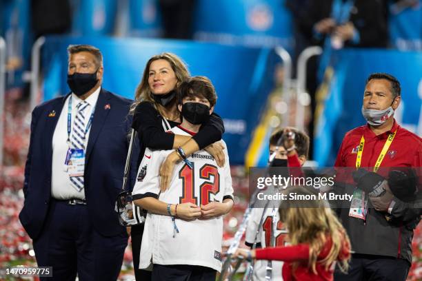 Gisele Bundchen wife of Tom Brady quarterback for the Tampa Bay Buccaneers with Benjamin Brady ,John Moynahan, Vivian Brady and Alex Guerrero after...