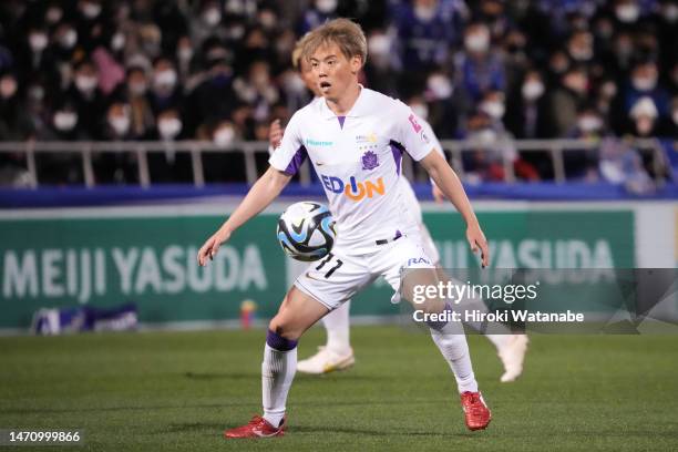 Makoto Mitsuta of Sanfrecce Hiroshima in action during the J.LEAGUE Meiji Yasuda J1 3rd Sec. Match between Yokohama F･Marinos and Sanfrecce Hiroshima...