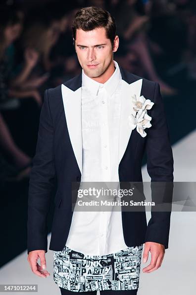 Sean Model The model top model Sean O'Pry walks the runway during the Colcci ...