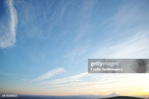 mt. hood on horizon, sunset - sunset with jet contrails stock pictures, royalty-free photos & images