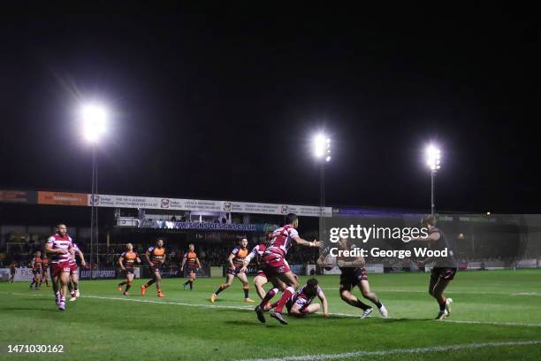 Mahe Fonua of Castleford Tigers looks to make a break during the Betfred Super League between Castleford Tigers and Wigan Warriors at Mend-A-Hose...