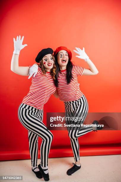 april fool's day two funny mime girls grimacing - heritage round two imagens e fotografias de stock