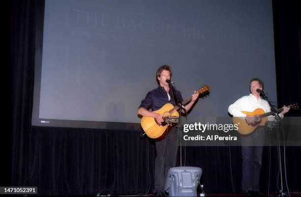 Kevin Bacon and Michael Bacon of The Bacon Brothers perform at the Sheridan Hotel on January 9, 1999 in New York City.