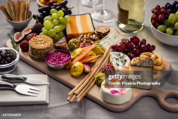 charcuterie cheese and fruit board - ostbricka bildbanksfoton och bilder