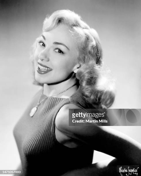 American comedienne, actress, singer and businesswoman, Edie Adams poses for a portrait, circa 1960.