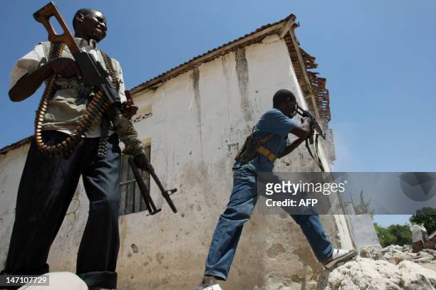 Somali government soldiers engage in a shootout with Islamic militants in Mogadishu on June 2, 2009. Heavy fighting broke out on June 2 in a densely...