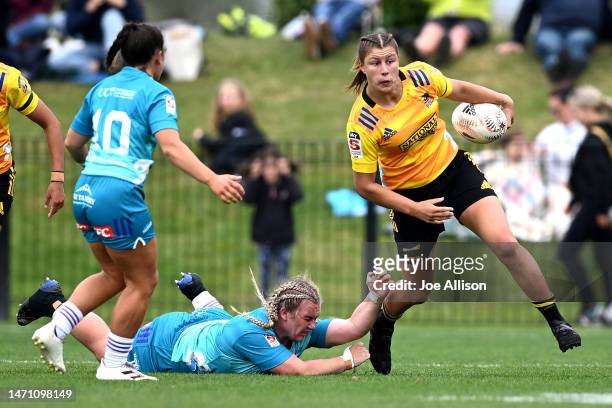 Isabella Waterman of the Hurricanes Poua charges forward during the round two Super Rugby Aupiki match between Matatu and Hurricanes Poua at Ngā Puna...