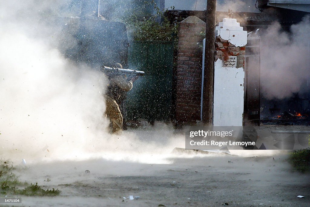 Militants Attack Police in Srinagar