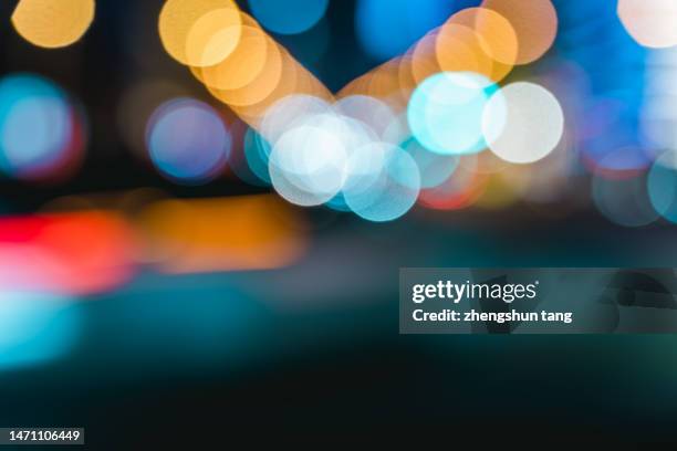 blur view of crowded traffic at night - brake lights foto e immagini stock