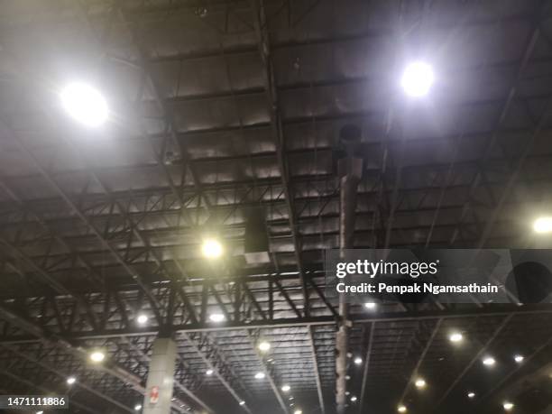 ceiling lamp truss - konzerthaus stock-fotos und bilder