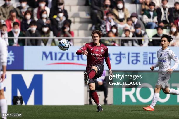 Gotoku SAKAI of Vissel Kobe in action during the J.LEAGUE Meiji Yasuda J1 3rd Sec. Match between Vissel Kobe and Gamba Osaka at NOEVIR Stadium Kobe...