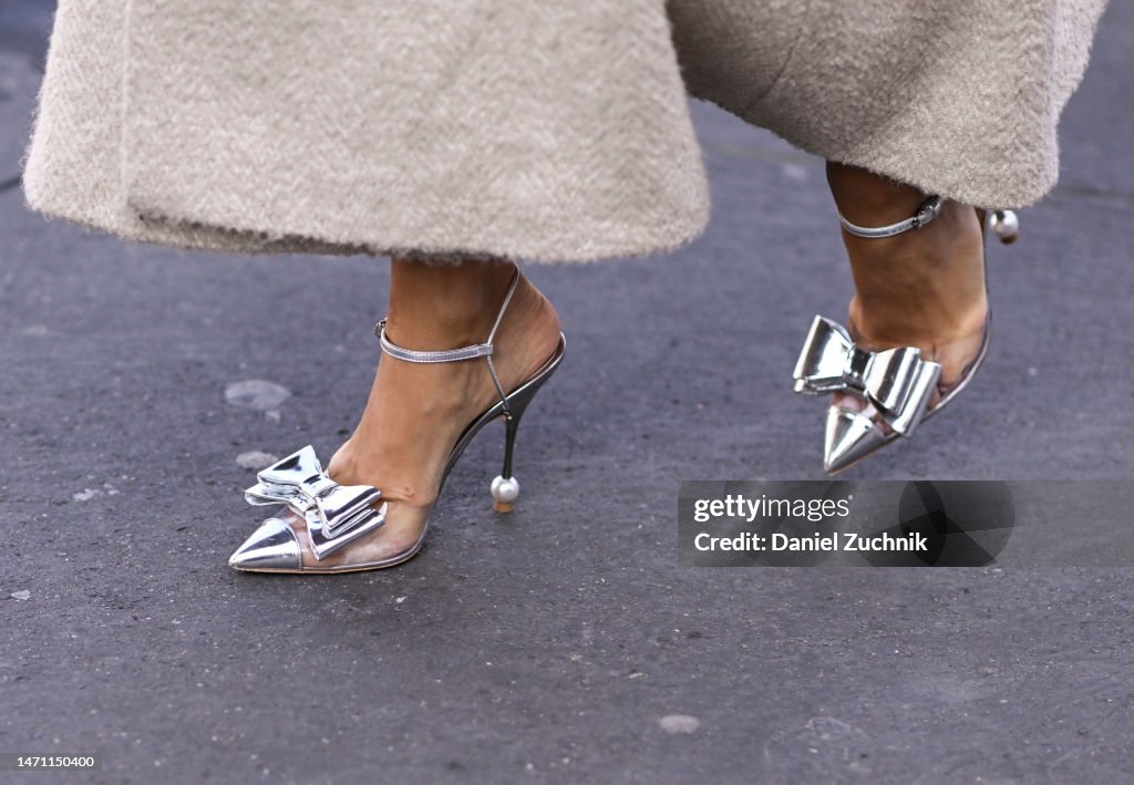 Street Style - Paris Fashion Week - Womenswear Fall Winter 2023 2024 : Day Five