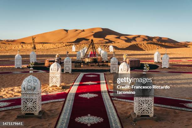 desert camp in the sahara - merzouga stockfoto's en -beelden