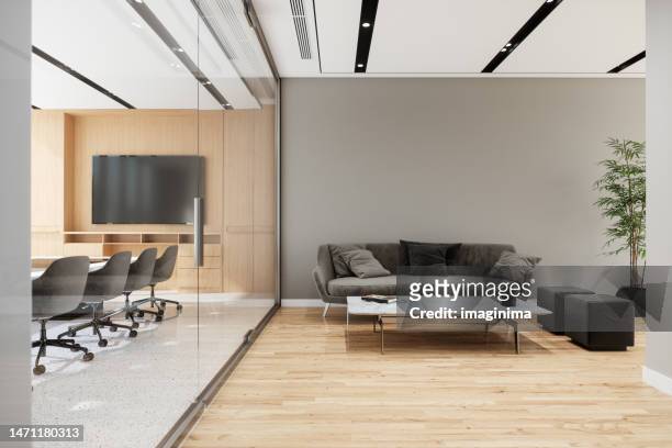 moderne büroflächen mit lobby - büro tisch leer stock-fotos und bilder