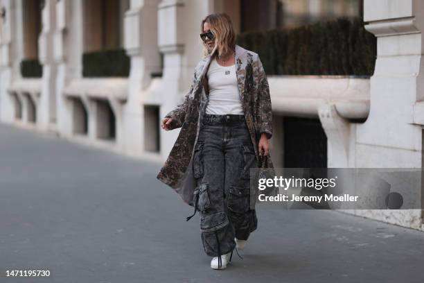 Karin Teigl seen wearing Andy Wolf brown sunglasses with blue lenses, Munthe khaki green / brown flower pattern long coat, The Attico grey oversized...