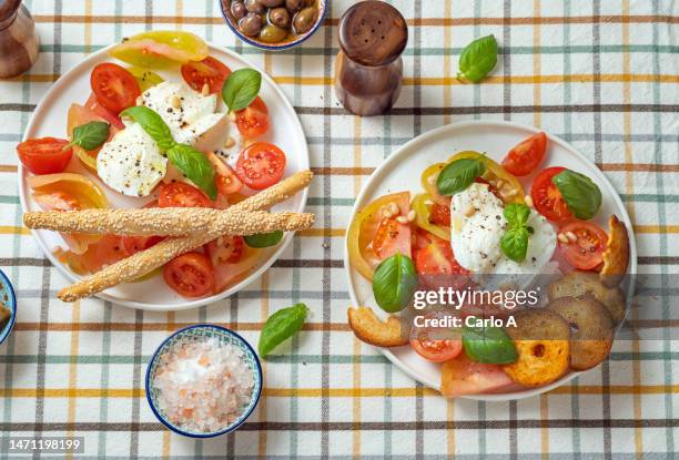 caprese salad - brotstange stock-fotos und bilder