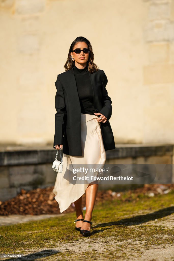 Street Style - Paris Fashion Week - Womenswear Fall Winter 2023 2024 : Day Four