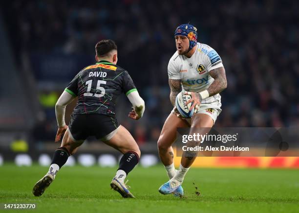 Jack Nowell of Exeter Chiefs takes on Nick David of Harlequins during the Gallagher Premiership Rugby match between Harlequins and Exeter Chiefs at...