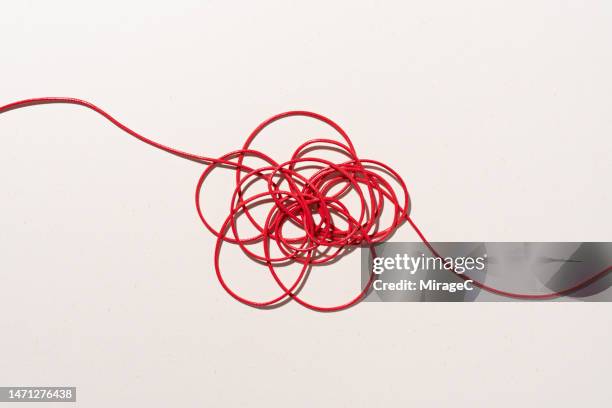 tangled red colored rope - rode draad stockfoto's en -beelden