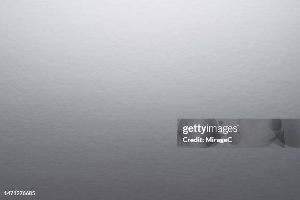 matte silver texture background - color plateado fotografías e imágenes de stock