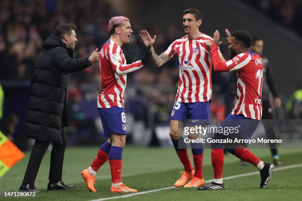 Antoine Griezmann of Atletico de Madrid celebrates scoring their third goal with manager Diego Simeone and hias teammates Stefan Savic and Thomas...
