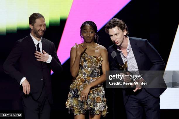 Ebon Moss-Bachrach, Ayo Edebiri and Cooper Wehde accept the Best New Scripted Series award for 'The Bear' onstage during the 2023 Film Independent...