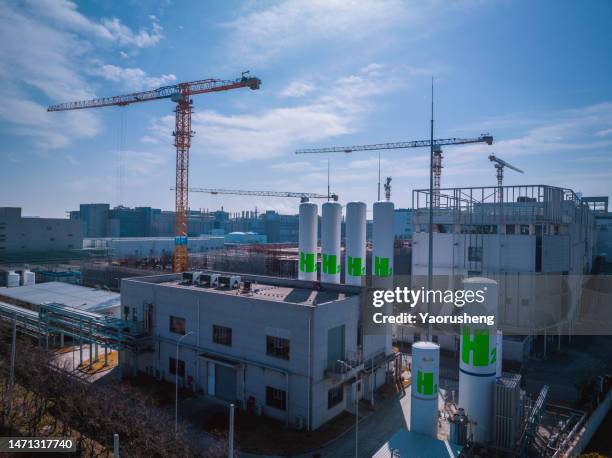 green hydrogen tank.renewable clean gas storage tanks of hydrogen .net zero concept - h stock pictures, royalty-free photos & images