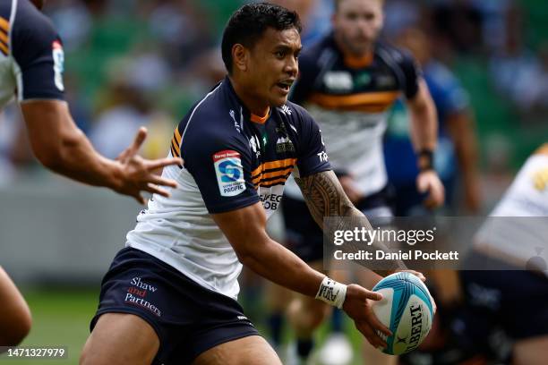 Len Ikitau of the Brumbies passes the ball during the round two Super Rugby Pacific match between Blues and ACT Brumbies at AAMI Park, on March 05 in...