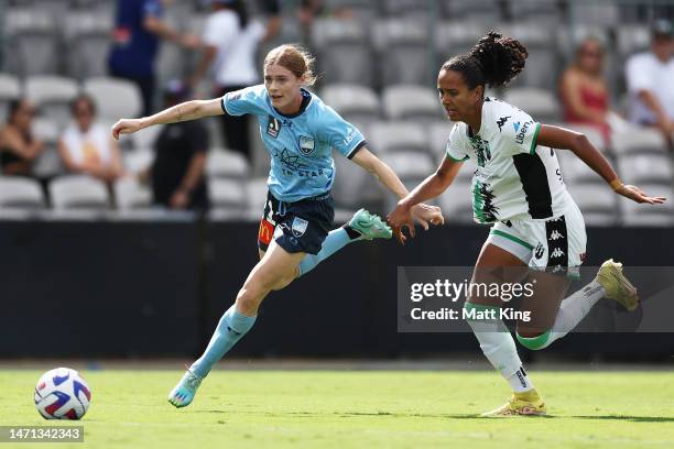 Cortnee Vine of Sydney FC is challenged by Sydney Cummings of Western United during the round 10 A-League Women's match between Sydney FC and Western...
