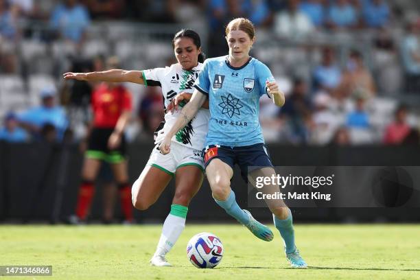 Cortnee Vine of Sydney FC is challenged by Jaclyn Sawicki of Western United during the round 10 A-League Women's match between Sydney FC and Western...