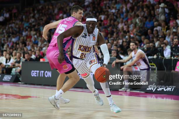 Kouat Noi of the Kings withRobert Loe of the Breakers during game two of the NBL Grand Final series between New Zealand Breakers and Sydney Kings at...