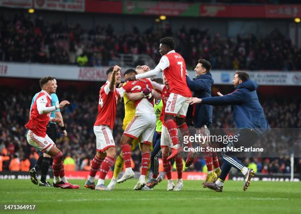Arsenal players and staff celebrate the 3rd goal, scored by Reiss Nelson during the Premier League match between Arsenal FC and AFC Bournemouth at...