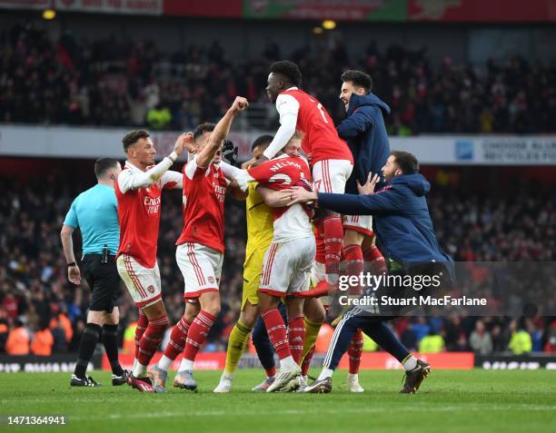 Arsenal players and staff celebrate the 3rd goal, scored by Reiss Nelson during the Premier League match between Arsenal FC and AFC Bournemouth at...