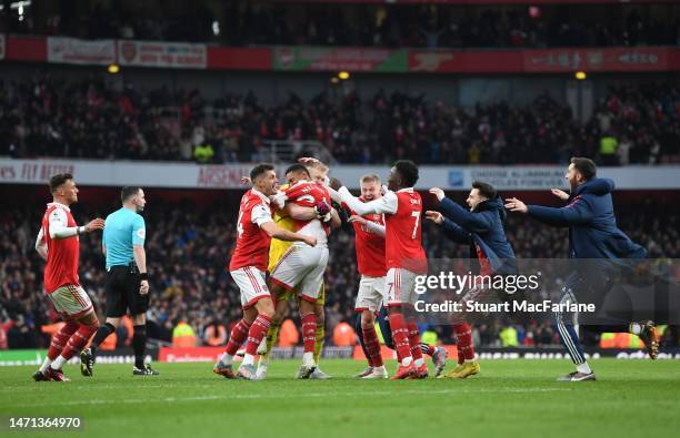 Arsenal players and staff celebrate the 3rd goal, scored by Reiss Nelson during the Premier League match between Arsenal FC and AFC Bournemouth at...